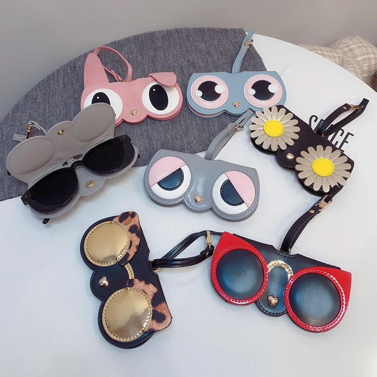 ins cartoon cute glasses case  - đánh giá và giá Women Accessories List